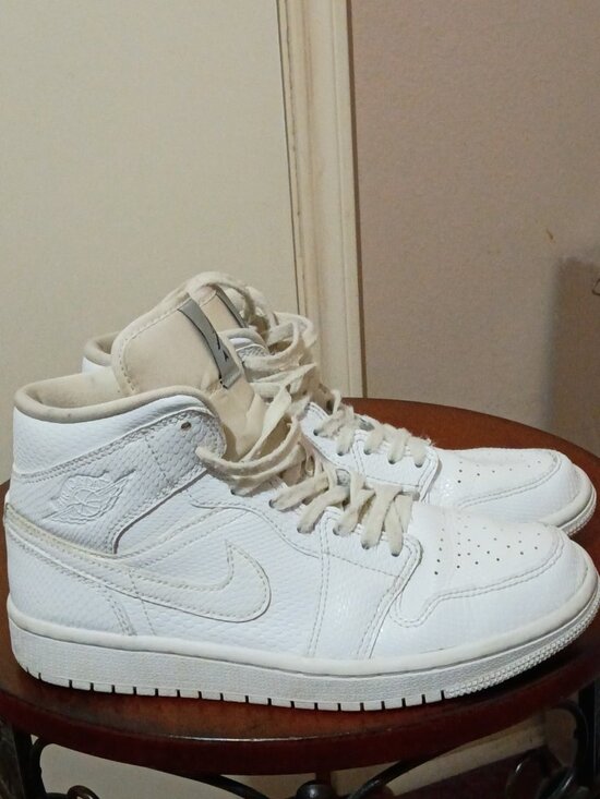 Jordan Shoes - Nike Air Jordan 1 Mid Womens Size 7 White Snakeskin Texture Sneakers BQ6472-110